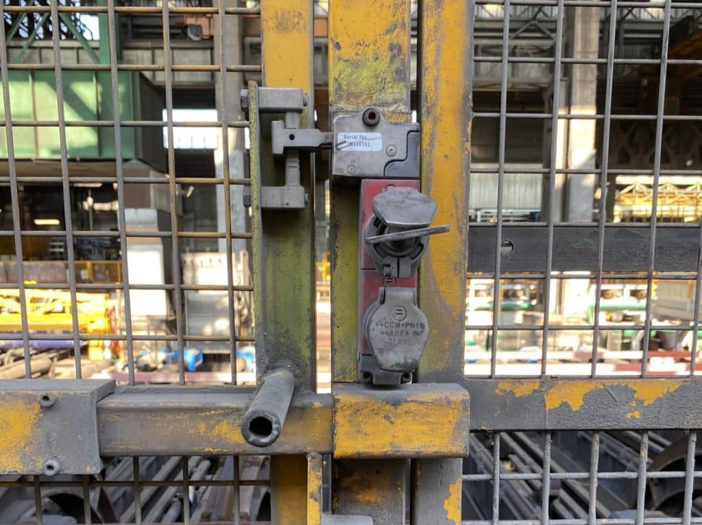amGardpro interlock mounted to guarding in a dusty, on-site environment.